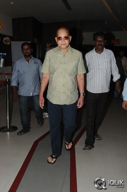 Krishna-and-Vijaya-Nirmala-at-Aagadu-Movie-Preview-Show